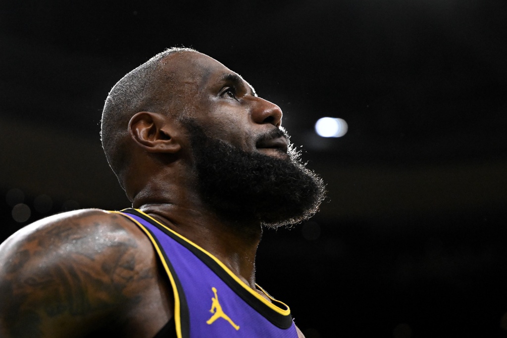 Skip：詹姆斯假装不在意合同年但内心很痛 就像不被承认是GOAT