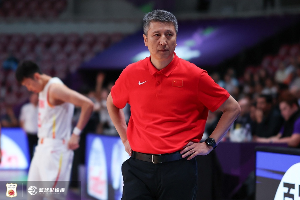 FIBA官方:中国挑战澳洲“不败神话” 谁能捧起亚洲杯冠军奖杯?